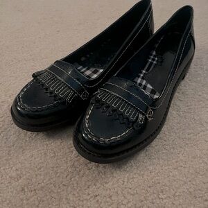 Bass navy patent leather loafers